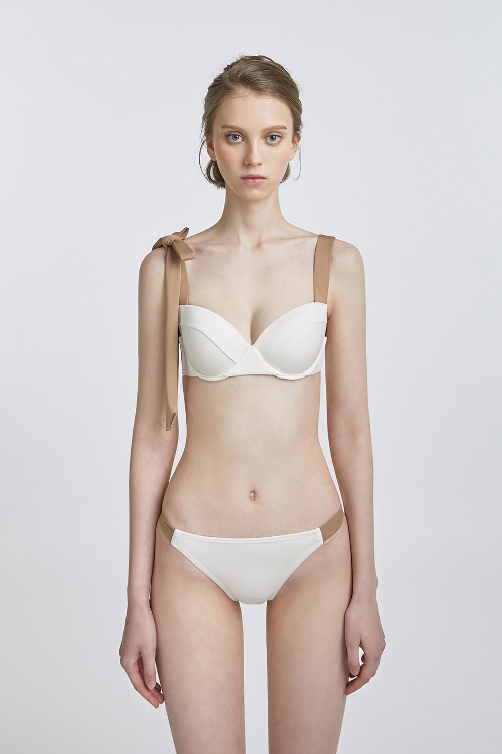 Weißer französischer Minimalisten-Bikini